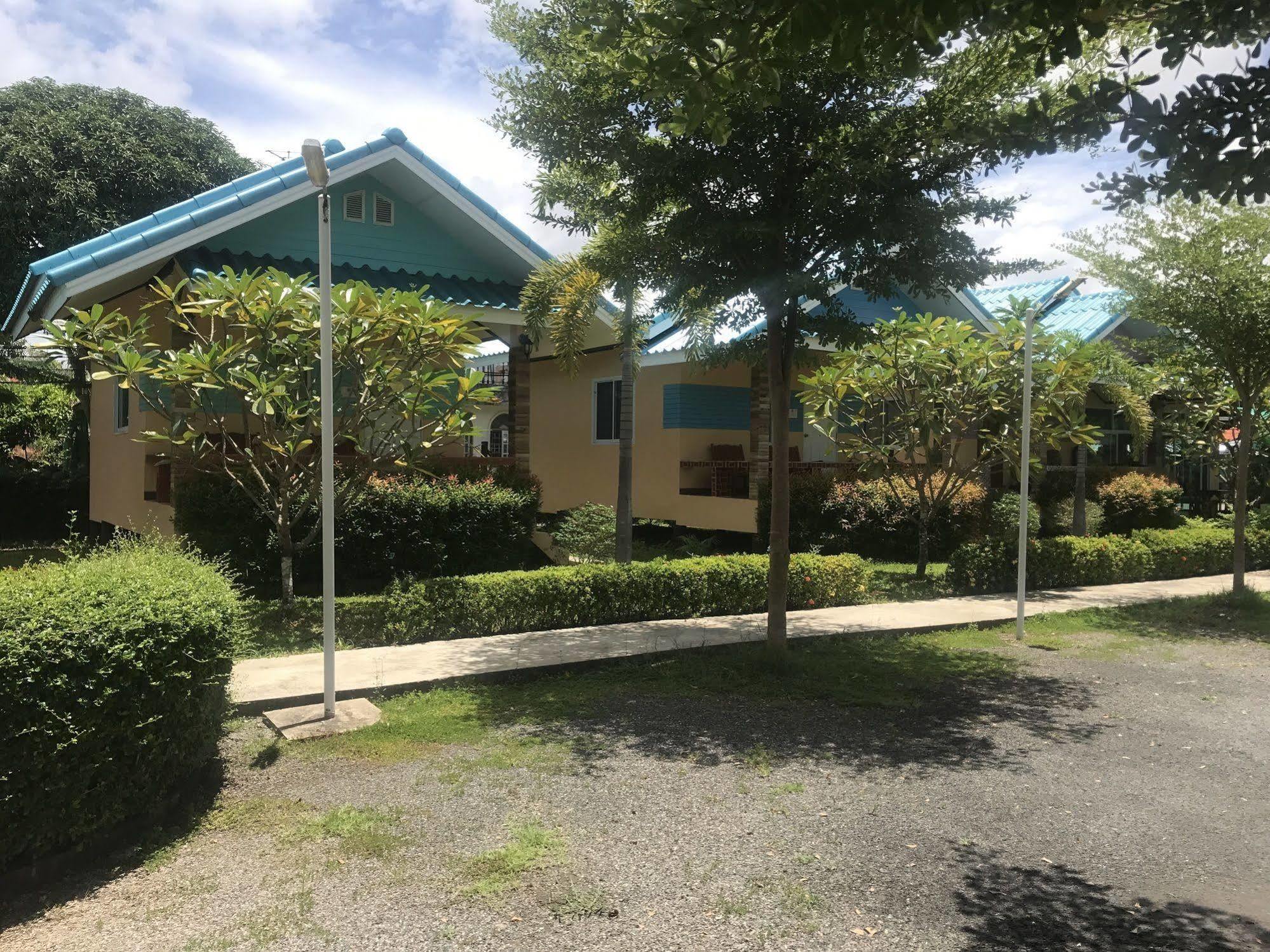 Sangtong Beach Resort Laem Sing Eksteriør billede