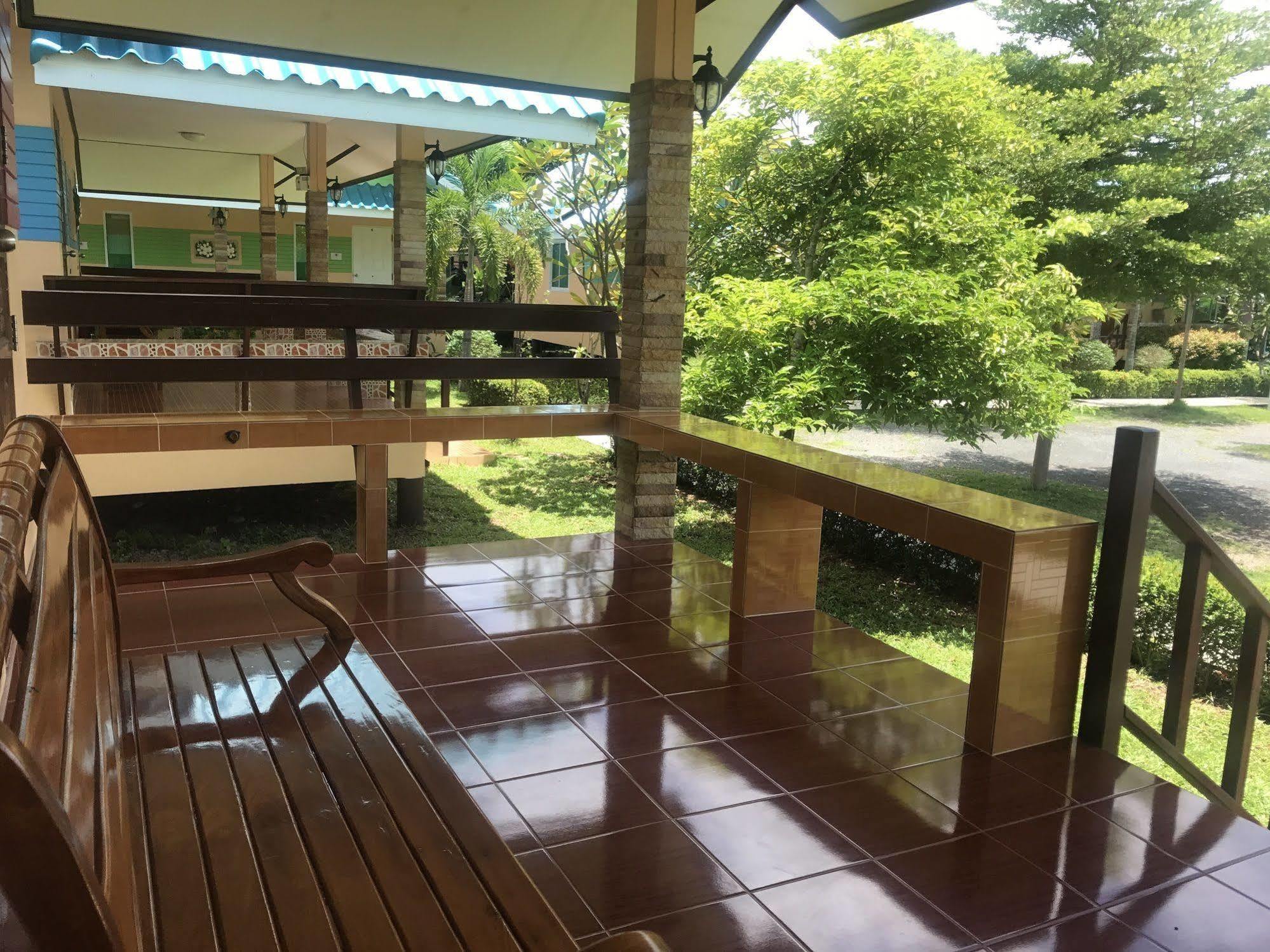Sangtong Beach Resort Laem Sing Eksteriør billede
