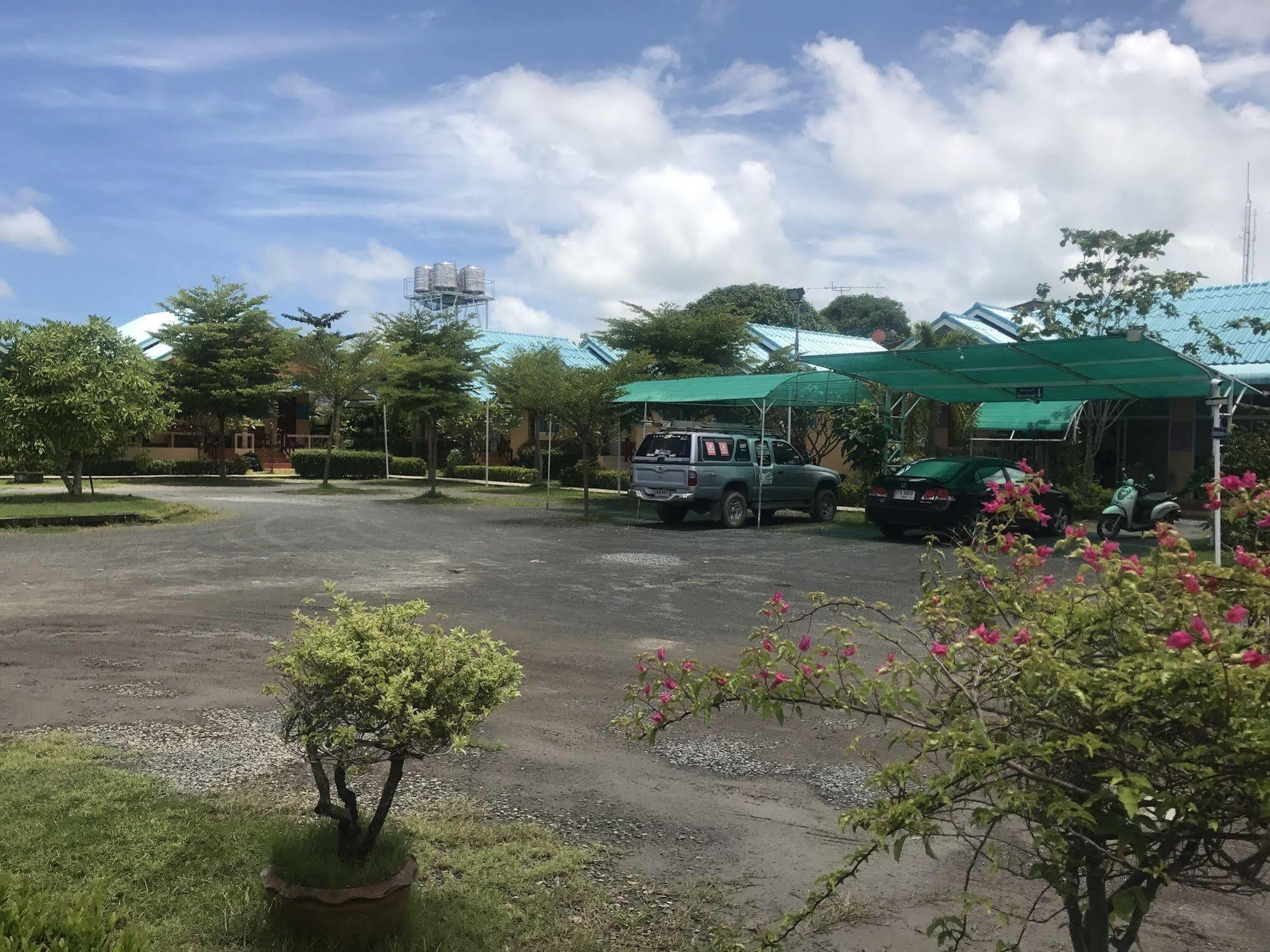 Sangtong Beach Resort Laem Sing Eksteriør billede