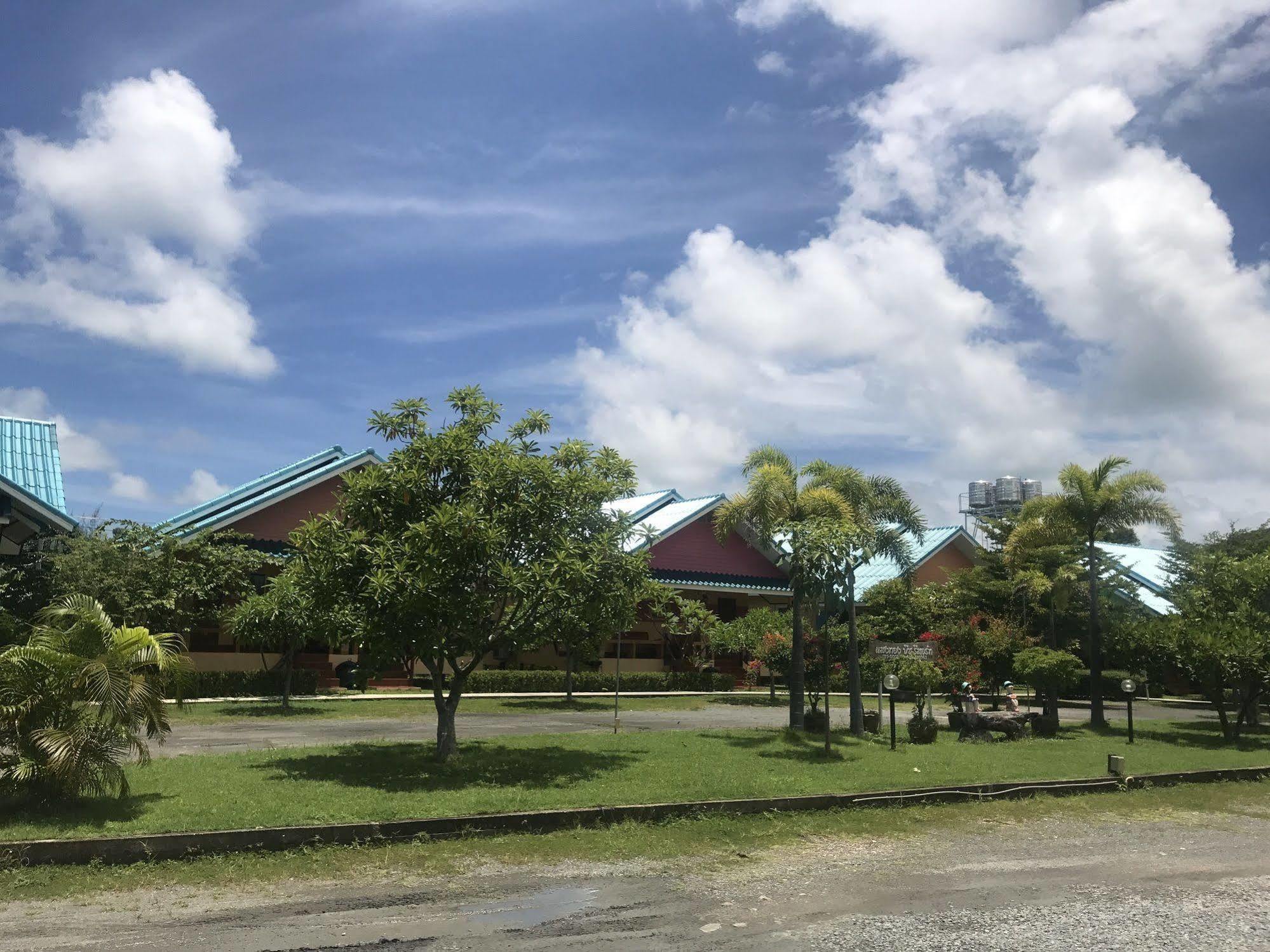 Sangtong Beach Resort Laem Sing Eksteriør billede